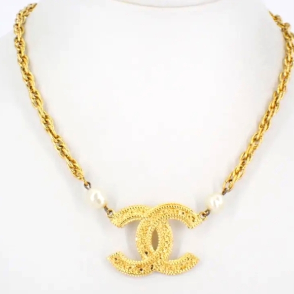 Chanel Vintage 1985 CC Logo Necklace Authentic Rare Gold-Tone - Picture 1 of 9